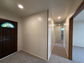 7407 Alix Pkwy in Sacramento, CA - Building Photo - Building Photo