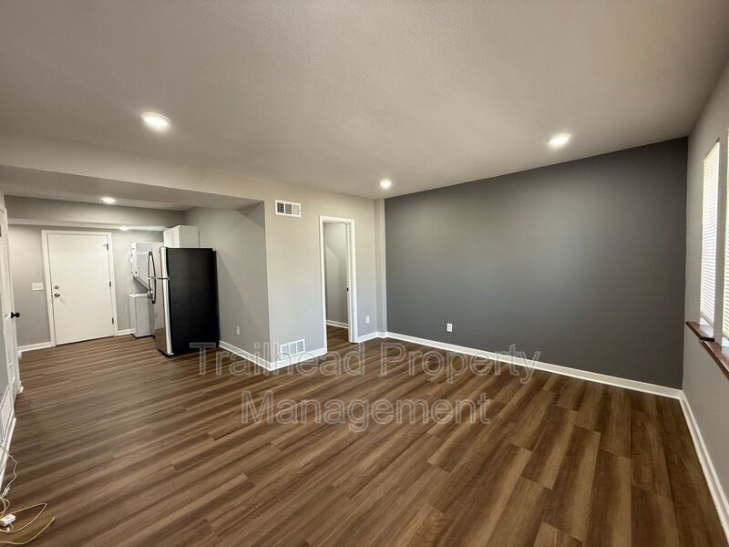 6405 Brookside Rd in Kansas City, MO - Building Photo