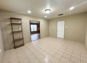 110 Marek Rd in Elgin, TX - Building Photo - Building Photo