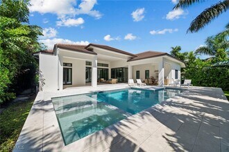 3200 Crayton Rd in Naples, FL - Building Photo - Building Photo