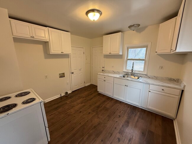 8123 Westminster Ave in Warren, MI - Building Photo - Building Photo