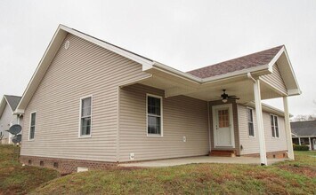 241 Sweetgrass Ln in Jonesborough, TN - Building Photo - Building Photo