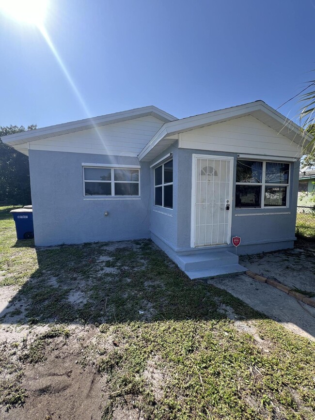 property at 905 N 19th St