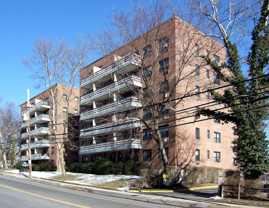 Neptune House East in New Rochelle, NY - Building Photo