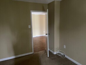 250 S Reynolds St, Unit 304 in Alexandria, VA - Building Photo - Building Photo