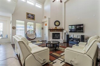 1109 Mist Flower Dr in Little Elm, TX - Foto de edificio - Building Photo