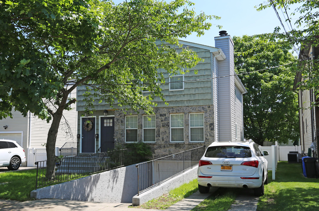 80 Inwood Rd in Port Washington, NY - Building Photo