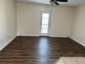 Cumberland Court in Valdosta, GA - Foto de edificio - Interior Photo