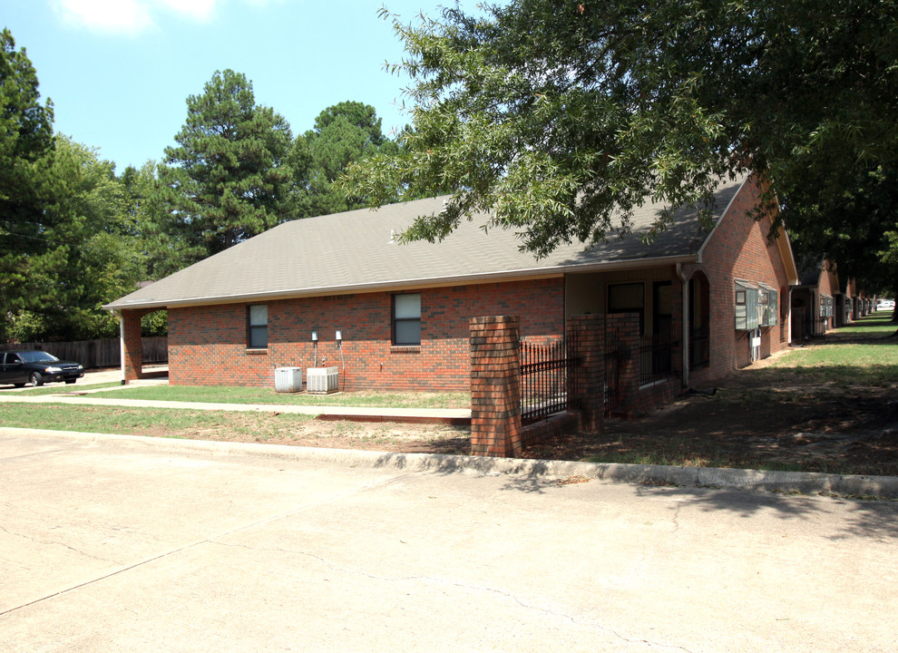 Salem Garden Apartments in Conway, AR - Building Photo