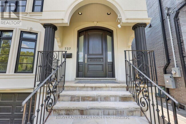 737 Woburn Ave in Toronto, ON - Building Photo - Building Photo