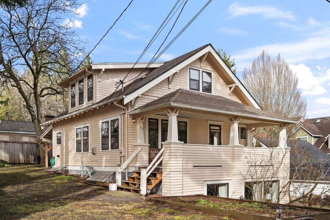7107 SW 29th Ave in Portland, OR - Building Photo