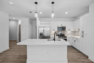 Linz Bayview in Clearwater, FL - Building Photo - Building Photo