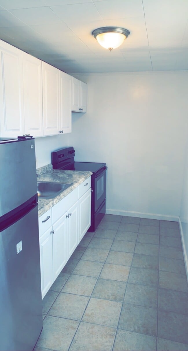 314 E Main St, Unit 2 in Fall River, MA - Building Photo - Building Photo