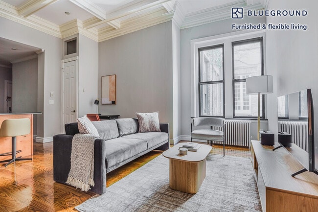 7 E 75th St