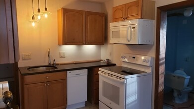 113 Winthrop Shore Dr, Unit 1 in Winthrop, MA - Building Photo - Building Photo