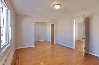 125 Laidlaw Ave in Jersey City, NJ - Building Photo - Building Photo