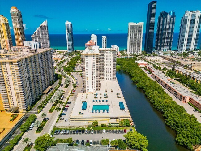 230 174th St in Sunny Isles Beach, FL - Building Photo - Building Photo