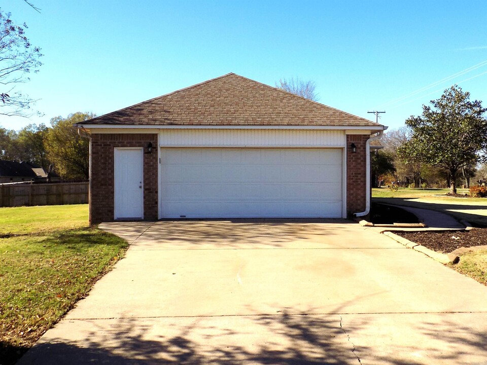 59 E Main St in Greenbrier, AR - Building Photo