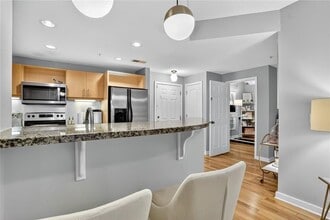 390 17th St NW in Atlanta, GA - Foto de edificio - Building Photo