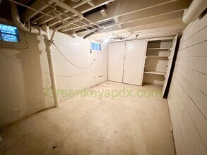 4317 NE 76th Ave in Portland, OR - Foto de edificio - Building Photo