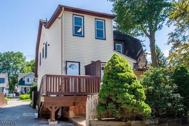 26 Otsego Rd in Verona, NJ - Building Photo - Building Photo