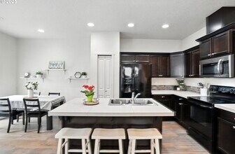 5613 N E 129th Pl in Vancouver, WA - Building Photo - Building Photo