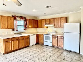 13229 Coomes Dr in Austin, TX - Building Photo - Building Photo