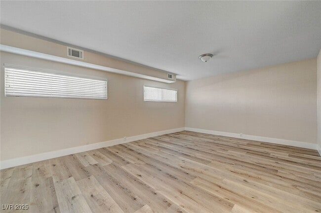 6121 Edgewood Cir in Las Vegas, NV - Building Photo - Building Photo