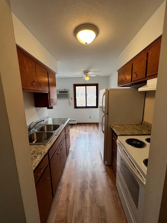 3826 Stinson Blvd NE in Columbia Heights, MN - Foto de edificio