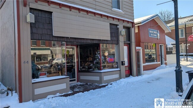44 E Main St in Westfield, NY - Building Photo - Building Photo