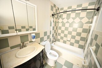 5 Capri Terrace in Durham, NC - Building Photo - Building Photo