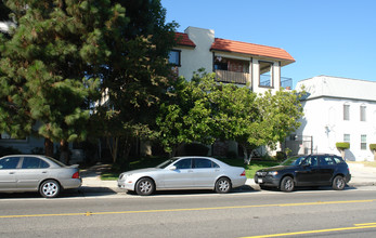 1131 E Wilson Ave in Glendale, CA - Building Photo - Building Photo