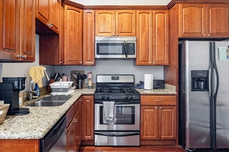 3341-3343 N CLARK CONDOMINIUM ASSOCIATION in Chicago, IL - Foto de edificio - Interior Photo