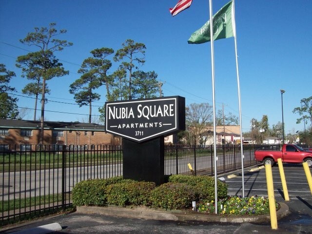Nubia Square in Houston, TX - Foto de edificio