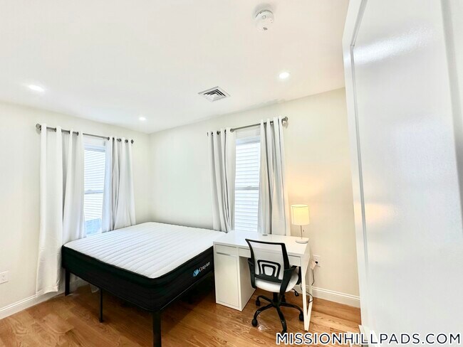 11 Burrell St in Boston, MA - Building Photo - Building Photo