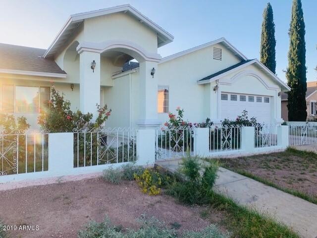 704 Elizabeth Ave in Douglas, AZ - Building Photo - Building Photo
