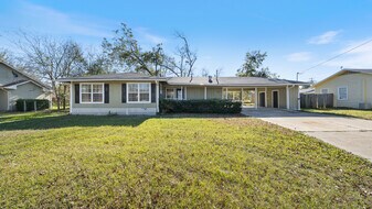 403 Prairieville St in Canton, TX - Building Photo