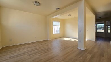 1241 Vinetree Dr in Brandon, FL - Building Photo - Building Photo