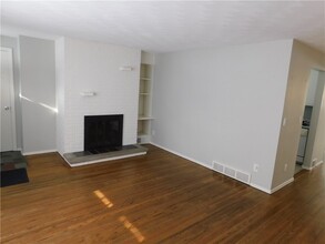 32 Crystal Spring Ln in Fairport, NY - Building Photo - Building Photo
