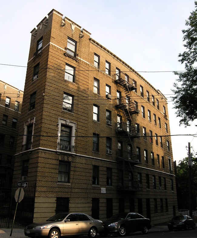 90 St Andrews Pl in Yonkers, NY - Foto de edificio - Building Photo