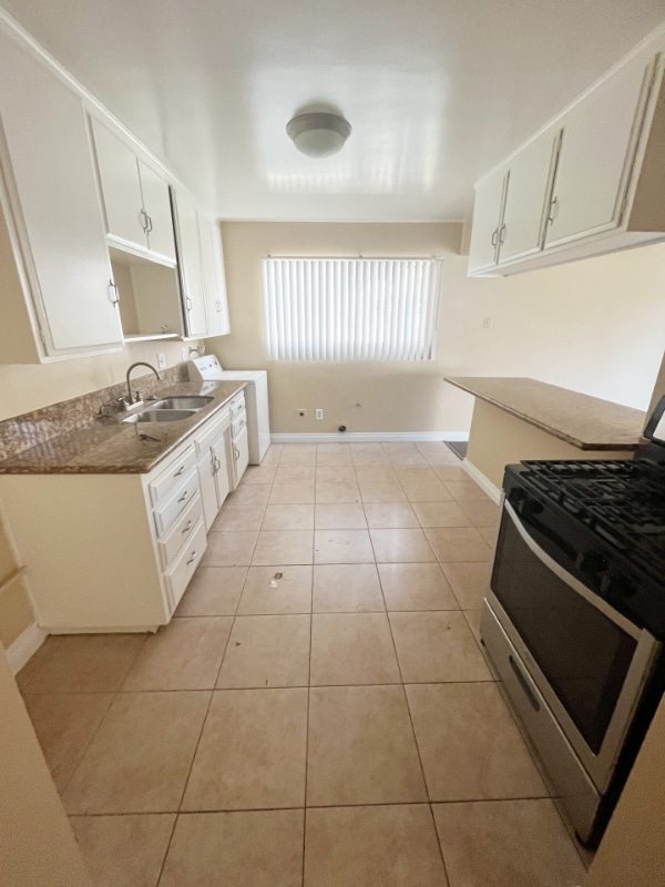 835 S Oaks Ave in Ontario, CA - Foto de edificio - Building Photo