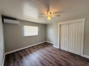 1100-1190 Neptune Dr in Ruskin, FL - Foto de edificio - Building Photo