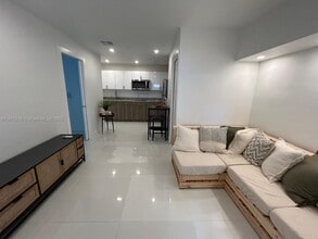 14204 SW 84th St, Unit 1 in Miami, FL - Foto de edificio - Building Photo