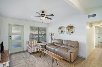 10111 N Ola Ave in Tampa, FL - Building Photo - Building Photo