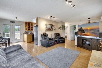 9816 St Lawrence Cir in Anchorage, AK - Building Photo - Building Photo