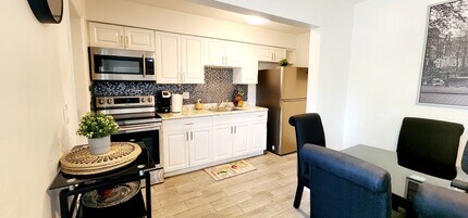 1901 Wiley St, Unit Oasis at hollywood lll in Hollywood, FL - Building Photo - Building Photo