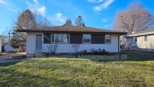 1617 Flag Ave N in Minneapolis, MN - Building Photo - Building Photo