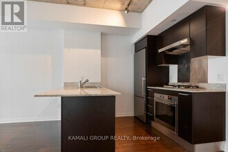 375-2375 King St W in Toronto, ON - Building Photo - Building Photo