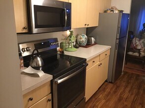 2211 SW Park Pl in Portland, OR - Building Photo - Building Photo