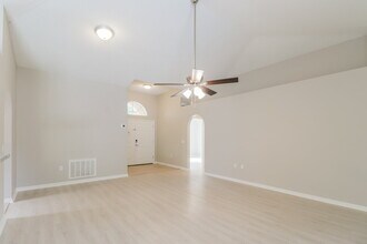 926 Vanderbilt Dr in Eustis, FL - Building Photo - Building Photo